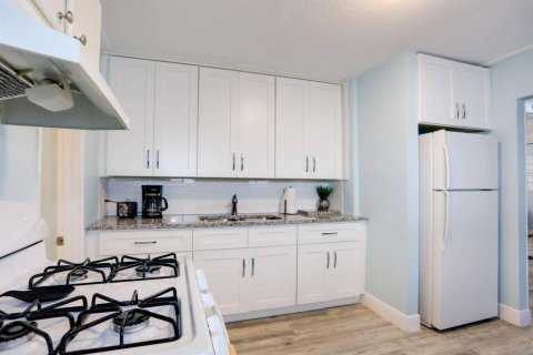 Apartment in Lake Worth, Florida 1 bedroom, 65.03 sq.m. № 2177213 - photo 9