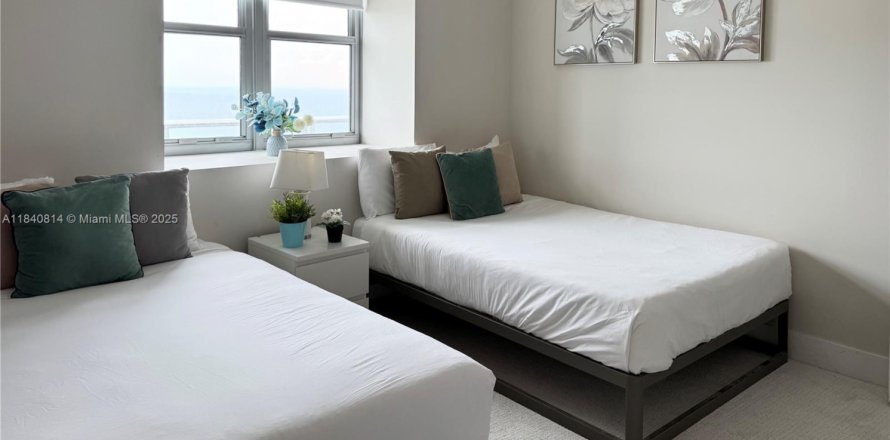 Condominio en Hollywood, Florida, 2 dormitorios № 1836216