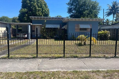 House in Miami, Florida 2 bedrooms, 96.62 sq.m. № 1715084 - photo 1
