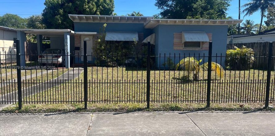 House in Miami, Florida 2 bedrooms, 96.62 sq.m. № 1715084