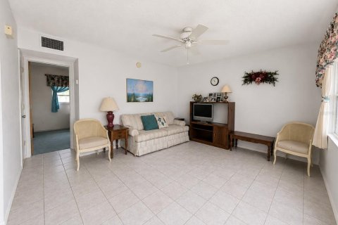 Villa ou maison à vendre à Largo, Floride: 1 chambre, 57.69 m2 № 2155684 - photo 2