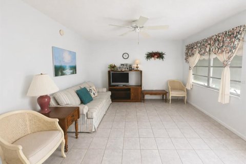 Villa ou maison à vendre à Largo, Floride: 1 chambre, 57.69 m2 № 2155684 - photo 3