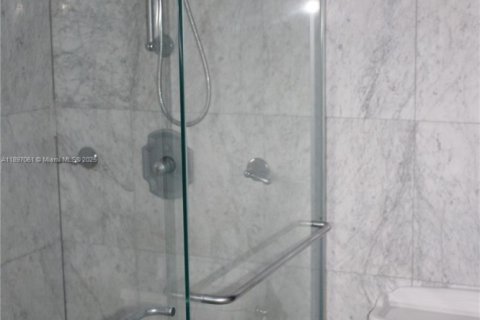 Casa en alquiler en Hialeah, Florida, 4 dormitorios, 253.44 m2 № 1947900 - foto 12