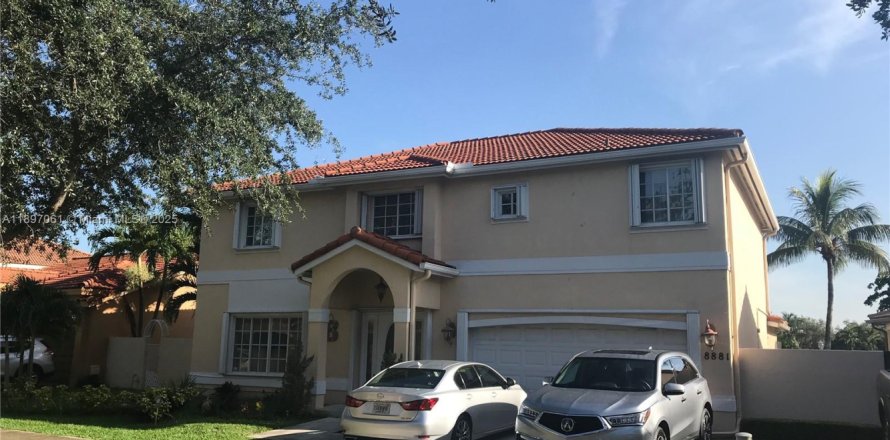 Casa en Hialeah, Florida 4 dormitorios, 253.44 m2 № 1947900