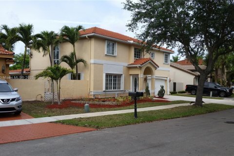 Casa en alquiler en Hialeah, Florida, 4 dormitorios, 253.44 m2 № 1947900 - foto 17