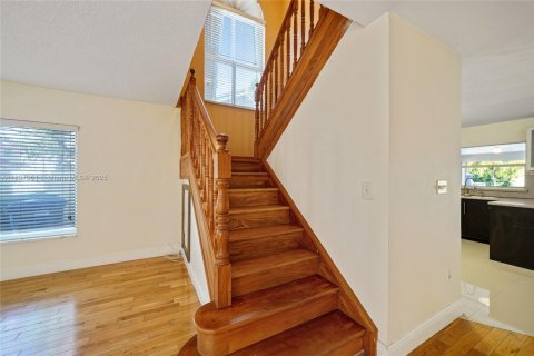 House in Hialeah, Florida 4 bedrooms, 253.44 sq.m. № 1947900 - photo 19