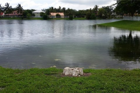 Casa en alquiler en Hialeah, Florida, 4 dormitorios, 253.44 m2 № 1947900 - foto 15