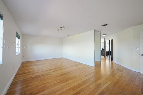 House in Hialeah, Florida 4 bedrooms, 253.44 sq.m. № 1947900 - photo 27