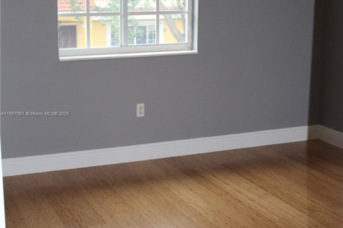 Casa en alquiler en Hialeah, Florida, 4 dormitorios, 253.44 m2 № 1947900 - foto 10