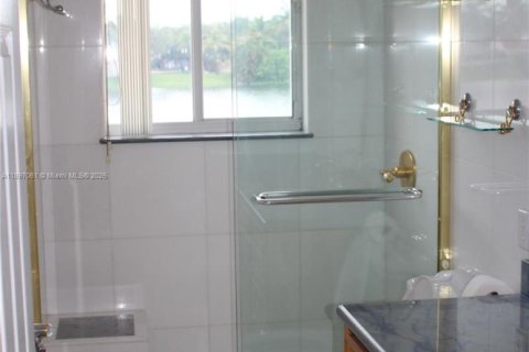 Casa en alquiler en Hialeah, Florida, 4 dormitorios, 253.44 m2 № 1947900 - foto 9