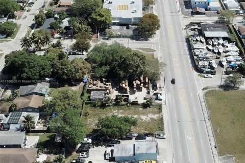 Propiedad comercial en venta en Miami, Florida № 1707854 - foto 12