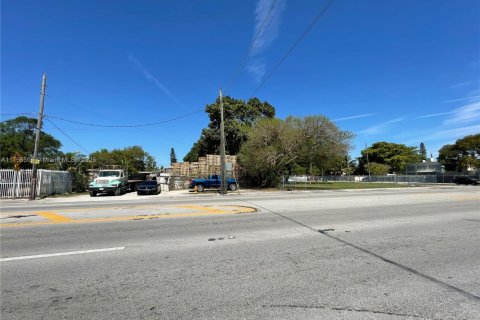 Propiedad comercial en venta en Miami, Florida № 1707854 - foto 2