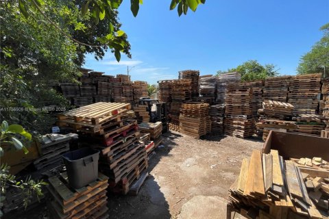 Propiedad comercial en venta en Miami, Florida № 1707854 - foto 5