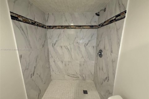 Copropriété à vendre à Hallandale Beach, Floride: 2 chambres, 101.45 m2 № 1977904 - photo 13