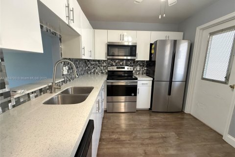 Copropriété à vendre à Hallandale Beach, Floride: 2 chambres, 101.45 m2 № 1977904 - photo 2