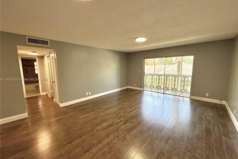 Copropriété à vendre à Hallandale Beach, Floride: 2 chambres, 101.45 m2 № 1977904 - photo 4