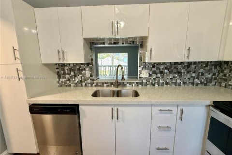 Copropriété à vendre à Hallandale Beach, Floride: 2 chambres, 101.45 m2 № 1977904 - photo 3