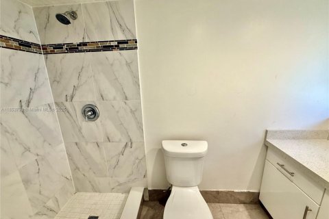 Copropriété à vendre à Hallandale Beach, Floride: 2 chambres, 101.45 m2 № 1977904 - photo 12