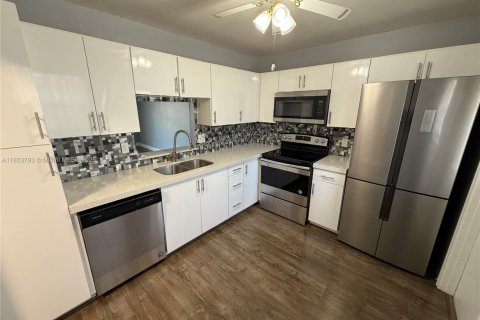 Copropriété à vendre à Hallandale Beach, Floride: 2 chambres, 101.45 m2 № 1977904 - photo 1