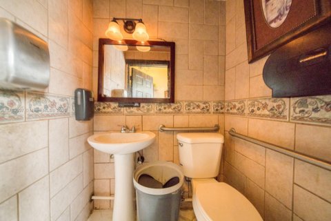 Commercial property in Miami, Florida № 1959158 - photo 16