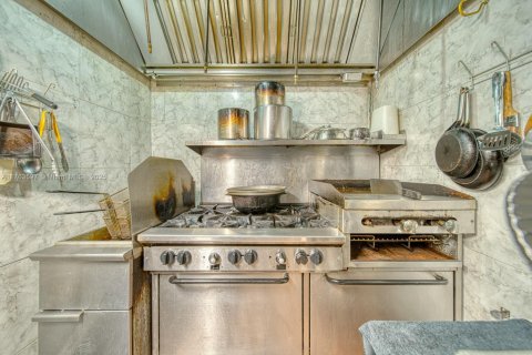 Commercial property in Miami, Florida № 1959158 - photo 10