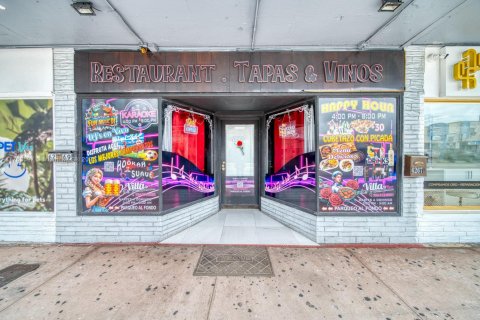 Commercial property in Miami, Florida № 1959158 - photo 17