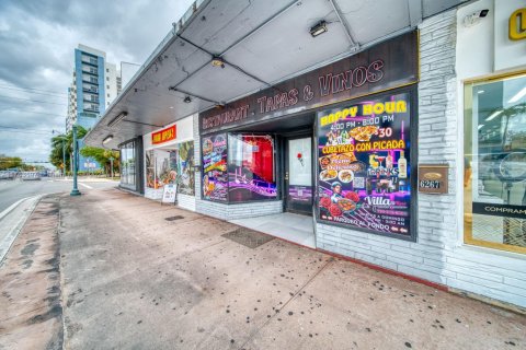 Купить коммерческую недвижимость в Майами, Флорида № 1959158 - фото 19