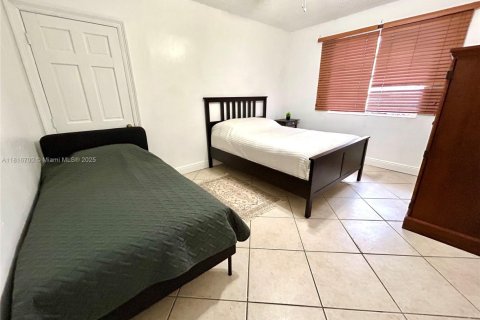 Casa en alquiler en Miami, Florida, 3 dormitorios, 147.62 m2 № 1937610 - foto 12