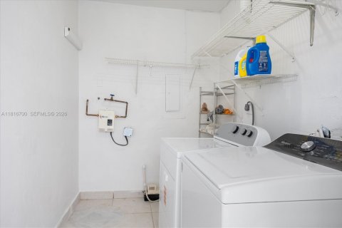 Снять в аренду виллу или дом в Майами, Флорида 3 спальни, 147.62м2, № 1937610 - фото 24