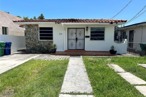 House in Miami, Florida 3 bedrooms, 147.62 sq.m. № 1937610 - photo 1
