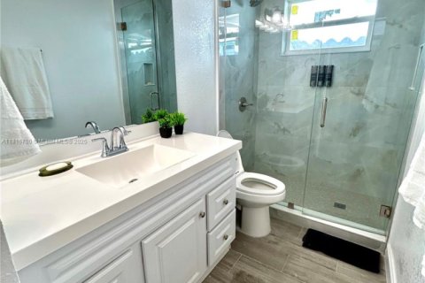 House in Miami, Florida 3 bedrooms, 147.62 sq.m. № 1937610 - photo 5