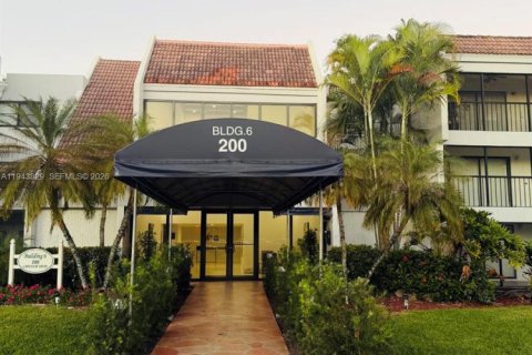 Apartment in Weston, Florida 2 bedrooms, 102.75 sq.m. № 2001007 - photo 2