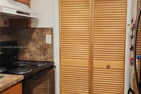 Apartment in Weston, Florida 2 bedrooms, 102.75 sq.m. № 2001007 - photo 10