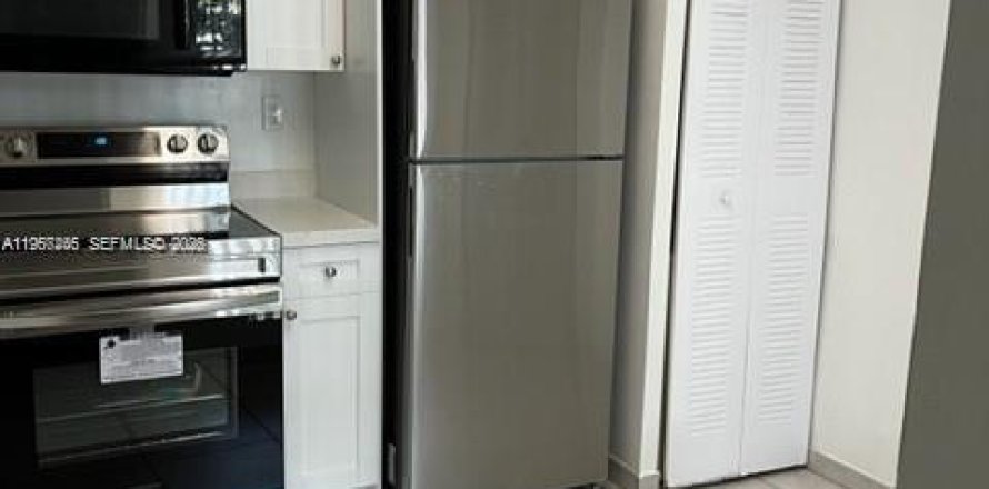 Condominio en Miami, Florida, 2 dormitorios № 2029277