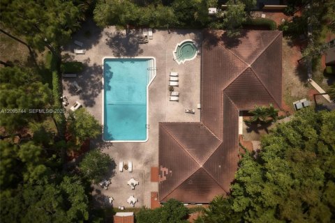 Condo in Coral Springs, Florida, 3 bedrooms № 2387769 - photo 25