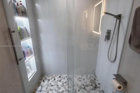 Condo in Coral Springs, Florida, 3 bedrooms № 2387769 - photo 5
