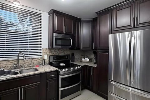 Condo in Coral Springs, Florida, 3 bedrooms № 2387769 - photo 7
