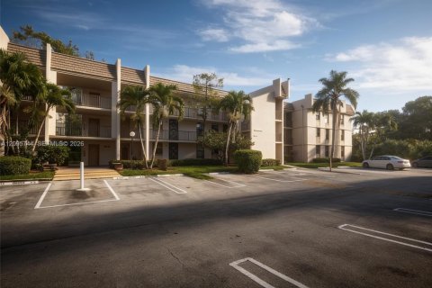 Condo in Coral Springs, Florida, 3 bedrooms № 2387769 - photo 23