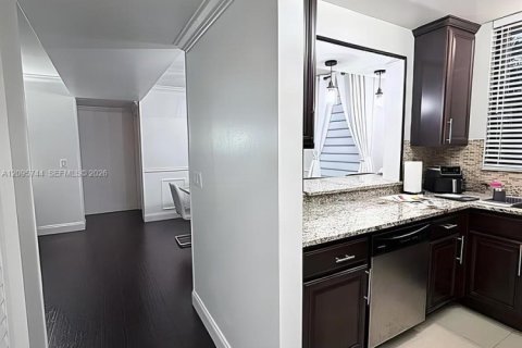 Condo in Coral Springs, Florida, 3 bedrooms № 2387769 - photo 10