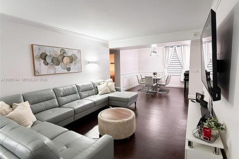Condo in Coral Springs, Florida, 3 bedrooms № 2387769 - photo 6