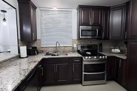 Condo in Coral Springs, Florida, 3 bedrooms № 2387769 - photo 8