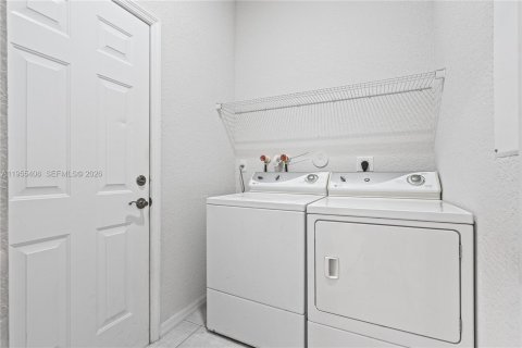 Condo in Homestead, Florida, 2 bedrooms  № 2010331 - photo 25