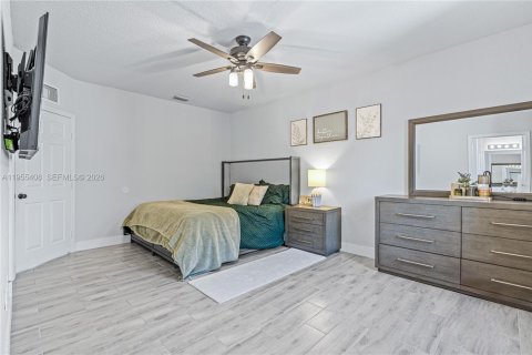 Condo in Homestead, Florida, 2 bedrooms  № 2010331 - photo 12