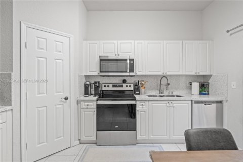 Condo in Homestead, Florida, 2 bedrooms № 2010331