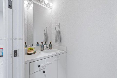 Condo in Homestead, Florida, 2 bedrooms  № 2010331 - photo 7