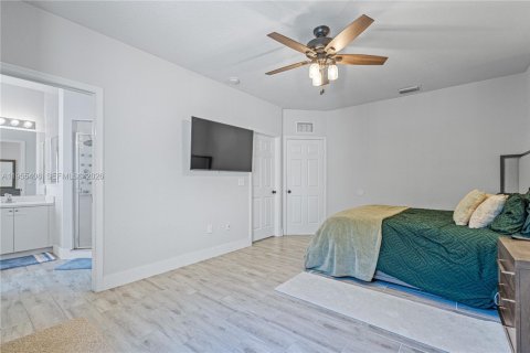 Condo in Homestead, Florida, 2 bedrooms  № 2010331 - photo 13
