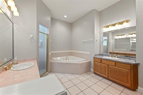 House in Winter Haven, Florida 4 bedrooms, 236.81 sq.m. № 1915881 - photo 24