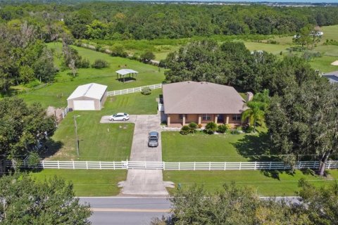 House in Winter Haven, Florida 4 bedrooms, 236.81 sq.m. № 1915881 - photo 1
