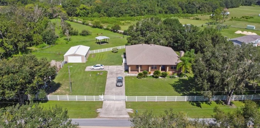 House in Winter Haven, Florida 4 bedrooms, 236.81 sq.m. № 1915881