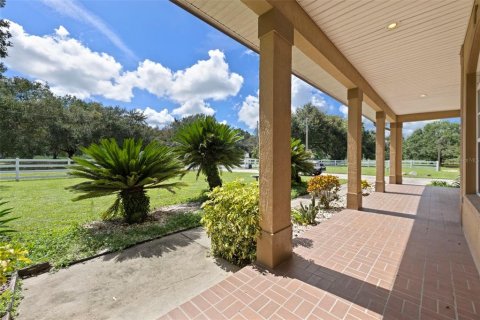 House in Winter Haven, Florida 4 bedrooms, 236.81 sq.m. № 1915881 - photo 4